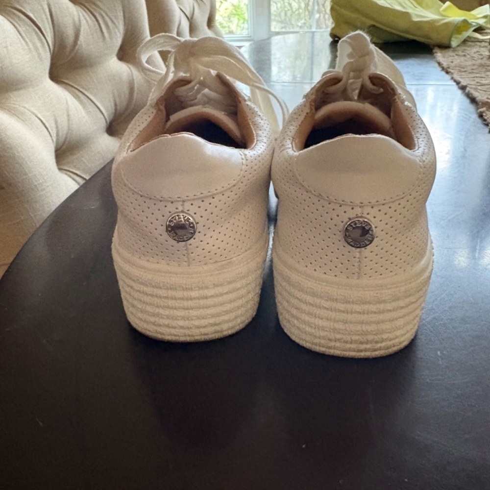 Steve Madden Toliver Sneaker - Picture 3 of 3